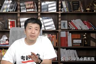 曾在世界杯为梅西颁奖！来自阿尔巴尼亚的最美空姐？